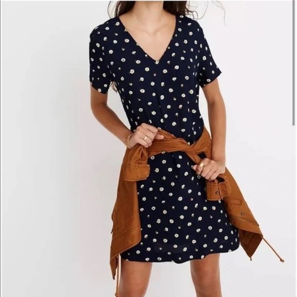 Madewell Dresses & Skirts - Madewell Floral Button-Back Easy Mini Dress